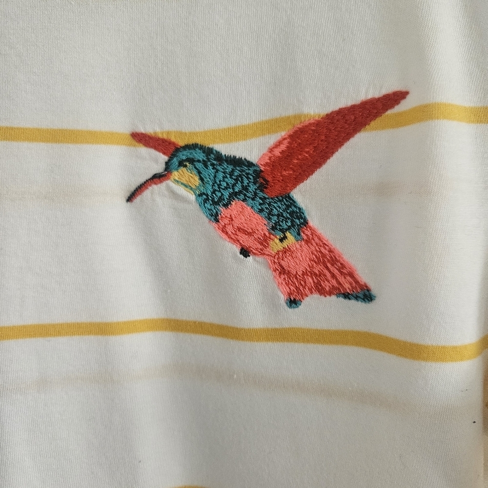 NWOT Who What Wear Striped Tee With Embroidered Hummingbird Patch - Picture 2 of 8